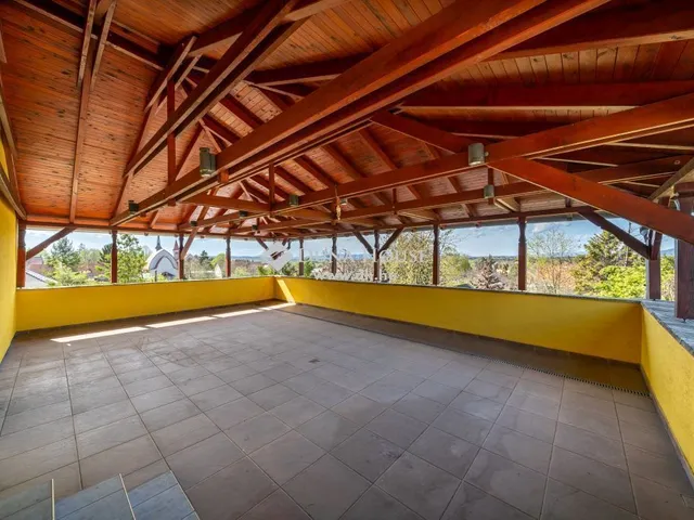 Eladó ház Erdőkertes 300 nm