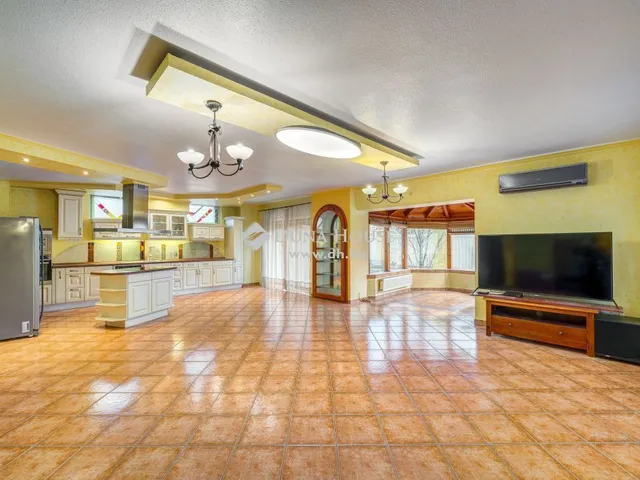 Eladó ház Erdőkertes 300 nm