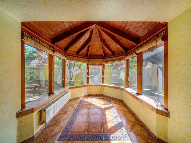 Eladó ház Erdőkertes 300 nm