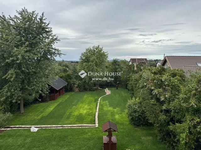 Eladó ház Erdőkertes 300 nm