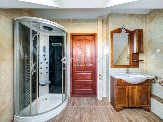 Eladó ház Erdőkertes 300 nm