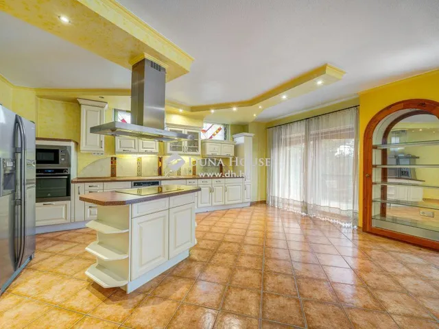 Eladó ház Erdőkertes 300 nm