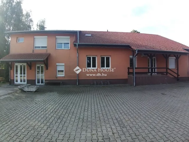 Eladó kereskedelmi és ipari ingatlan Szigetújfalu 600 nm