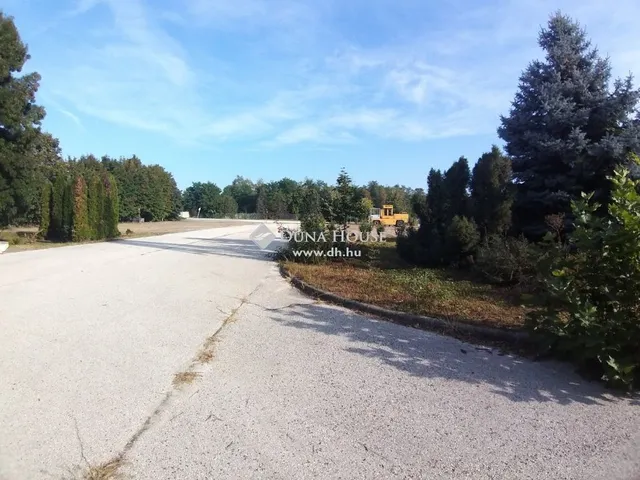 Eladó kereskedelmi és ipari ingatlan Szigetújfalu 600 nm