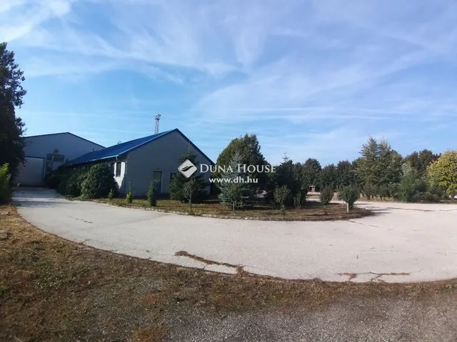 Eladó kereskedelmi és ipari ingatlan Szigetújfalu 600 nm
