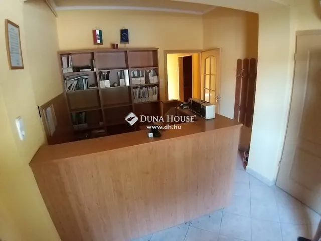 Eladó kereskedelmi és ipari ingatlan Szigetújfalu 600 nm