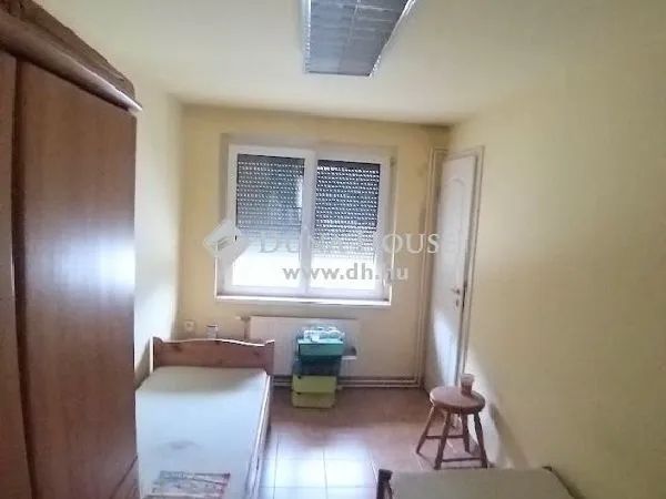 Eladó kereskedelmi és ipari ingatlan Szigetújfalu 600 nm