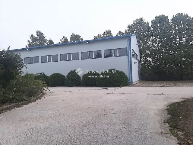 Eladó kereskedelmi és ipari ingatlan Szigetújfalu 600 nm