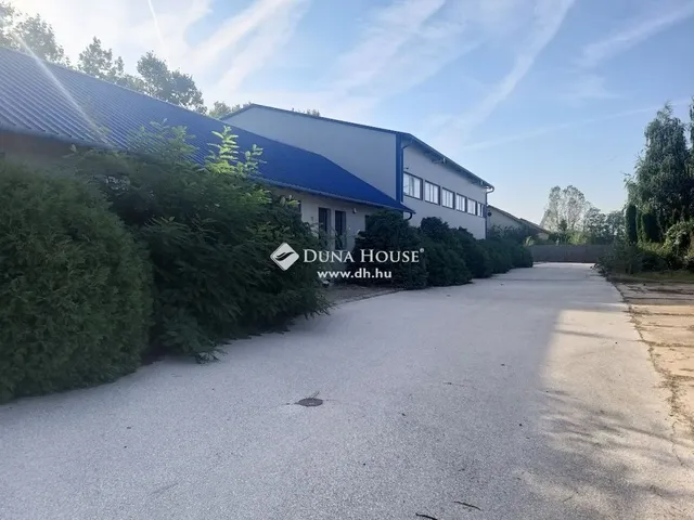 Eladó kereskedelmi és ipari ingatlan Szigetújfalu 600 nm