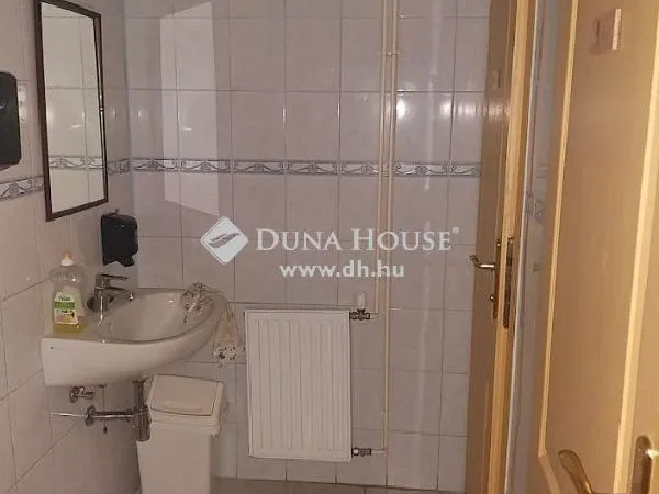 Eladó kereskedelmi és ipari ingatlan Szigetújfalu 600 nm