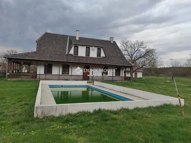 Eladó telek Kemence 240000 nm