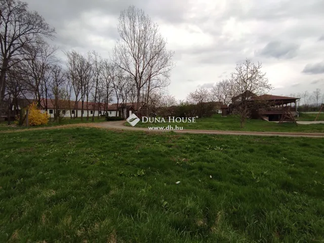 Eladó telek Kemence 240000 nm