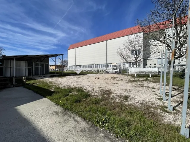 Eladó kereskedelmi és ipari ingatlan Törökbálint 1700 nm