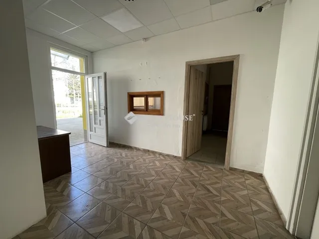 Eladó kereskedelmi és ipari ingatlan Törökbálint 1700 nm