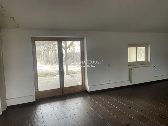 Eladó mezőgazdasági ingatlan Csemő 200 nm