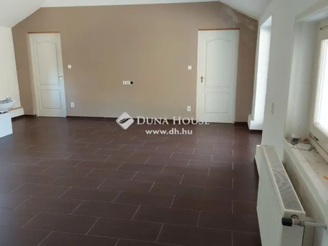 Eladó mezőgazdasági ingatlan Csemő 200 nm