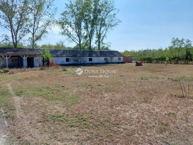 Eladó mezőgazdasági ingatlan Csemő 200 nm