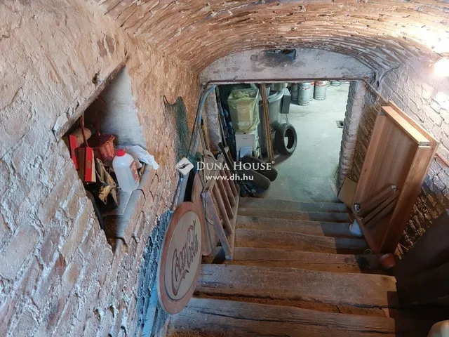 Eladó kereskedelmi és ipari ingatlan Göd 265 nm