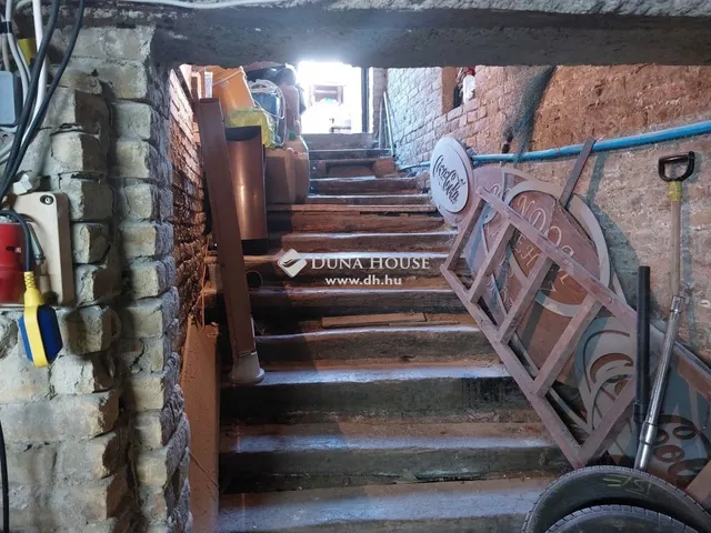 Eladó kereskedelmi és ipari ingatlan Göd 265 nm