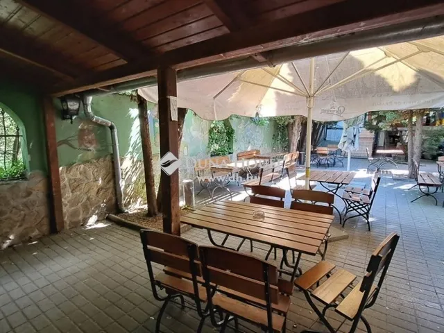 Eladó kereskedelmi és ipari ingatlan Vác 250 nm