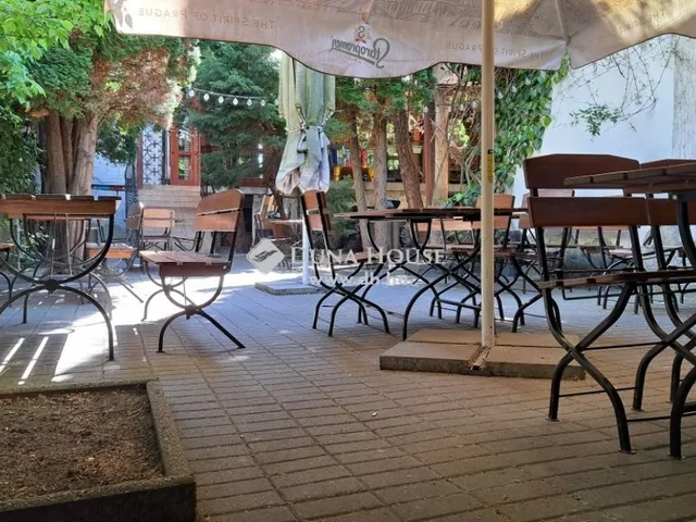 Eladó kereskedelmi és ipari ingatlan Vác 250 nm