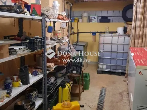 Eladó kereskedelmi és ipari ingatlan Érd 300 nm