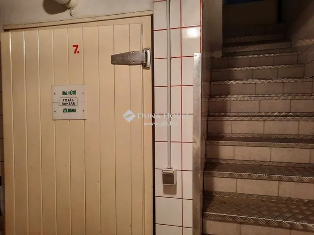 Eladó kereskedelmi és ipari ingatlan Érd 300 nm