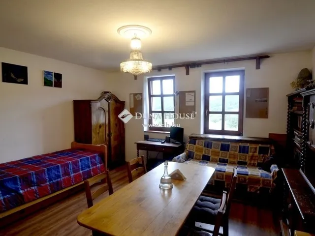 Eladó ház Pilisszentlászló 274 nm