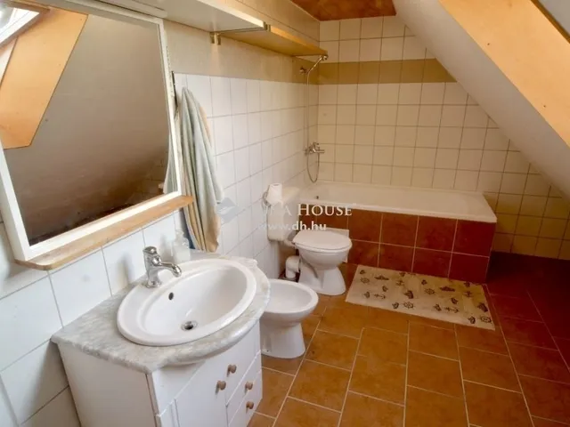 Eladó ház Pilisszentlászló 274 nm