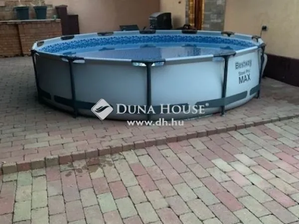 Eladó ház Szada 200 nm