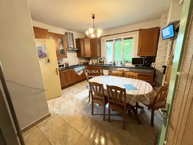 Eladó ház Mogyoród 228 nm