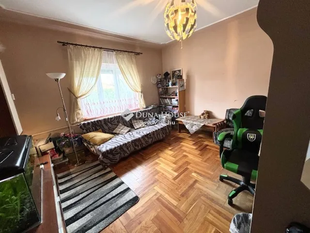 Eladó ház Mogyoród 228 nm