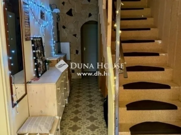 Eladó ház Isaszeg 270 nm