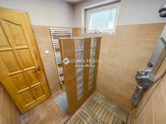 Eladó ház Hernád 278 nm