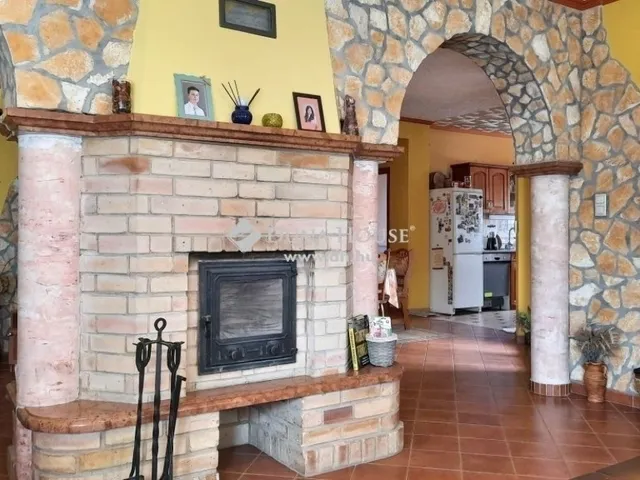 Eladó ház Újhartyán 230 nm