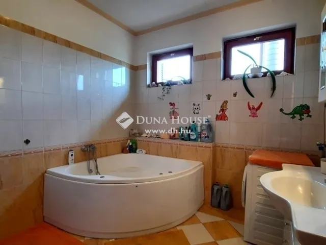 Eladó ház Újhartyán 230 nm