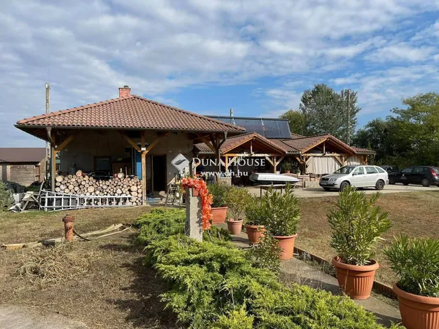 Eladó mezőgazdasági ingatlan Kocsér 170 nm