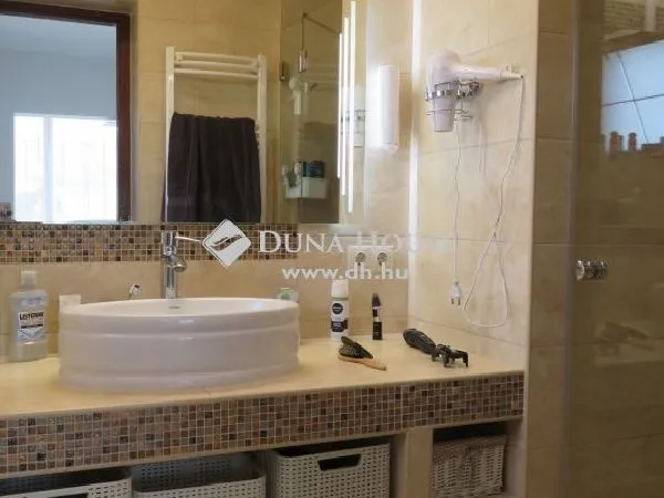 Eladó ház Páty 192 nm