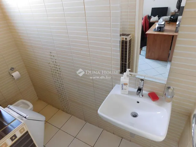 Eladó kereskedelmi és ipari ingatlan Budapest X. kerület 1103 nm