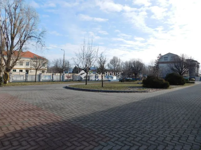 Eladó kereskedelmi és ipari ingatlan Budapest X. kerület 1103 nm