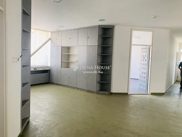 Eladó kereskedelmi és ipari ingatlan Budapest X. kerület, Felsőrákos 2283 nm