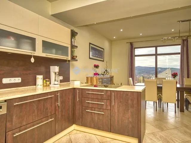 Eladó ház Pilisszentkereszt 222 nm