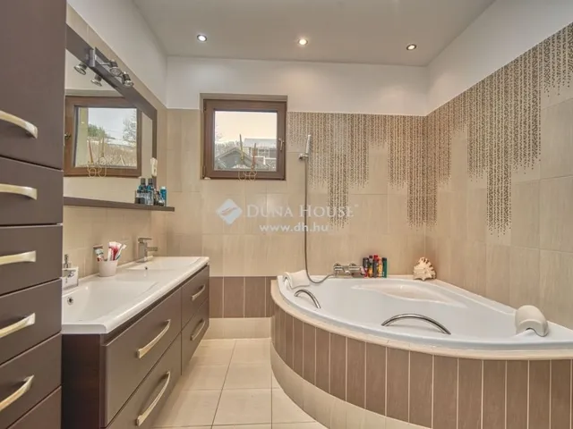 Eladó ház Pilisszentkereszt 222 nm