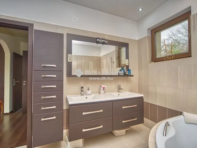 Eladó ház Pilisszentkereszt 222 nm