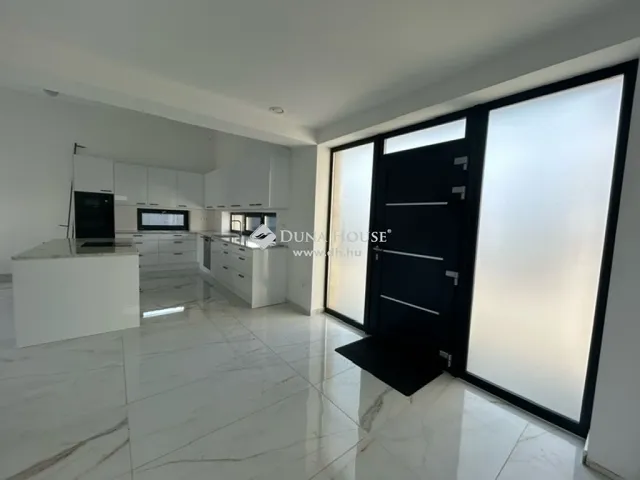 Eladó ház Vecsés 243 nm