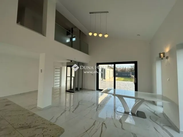 Eladó ház Vecsés 243 nm