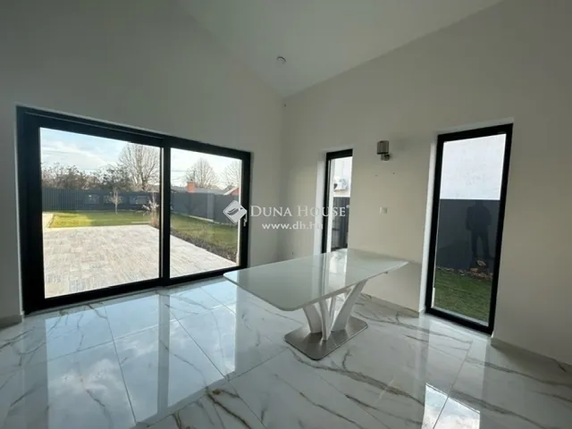 Eladó ház Vecsés 243 nm