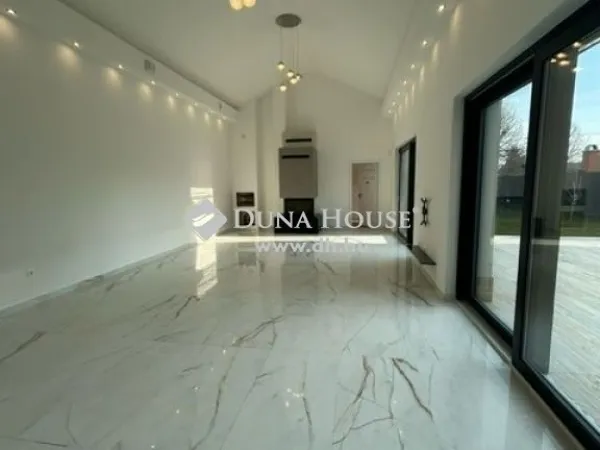 Eladó ház Vecsés 243 nm