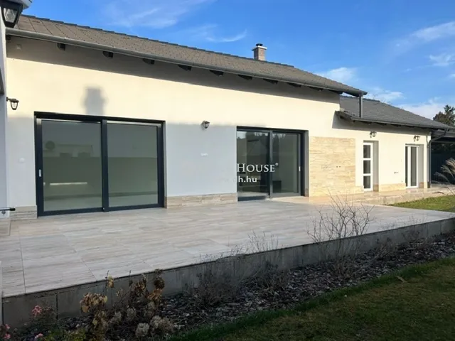 Eladó ház Vecsés 243 nm