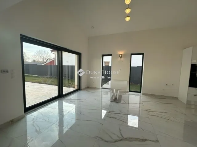 Eladó ház Vecsés 243 nm